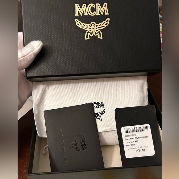 MCM Mode Travia Trifold Chain Wallet - Picture 14 of 14